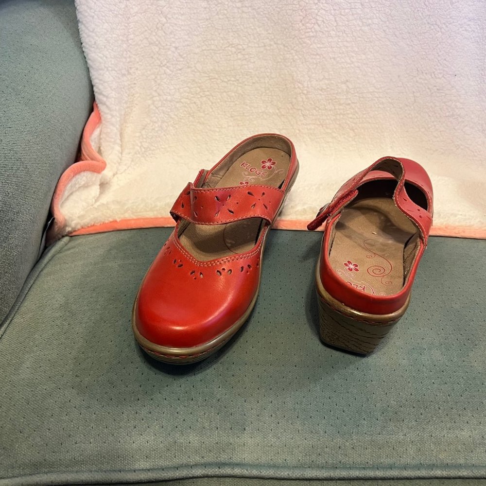 9 Wide Flat Red Klogs